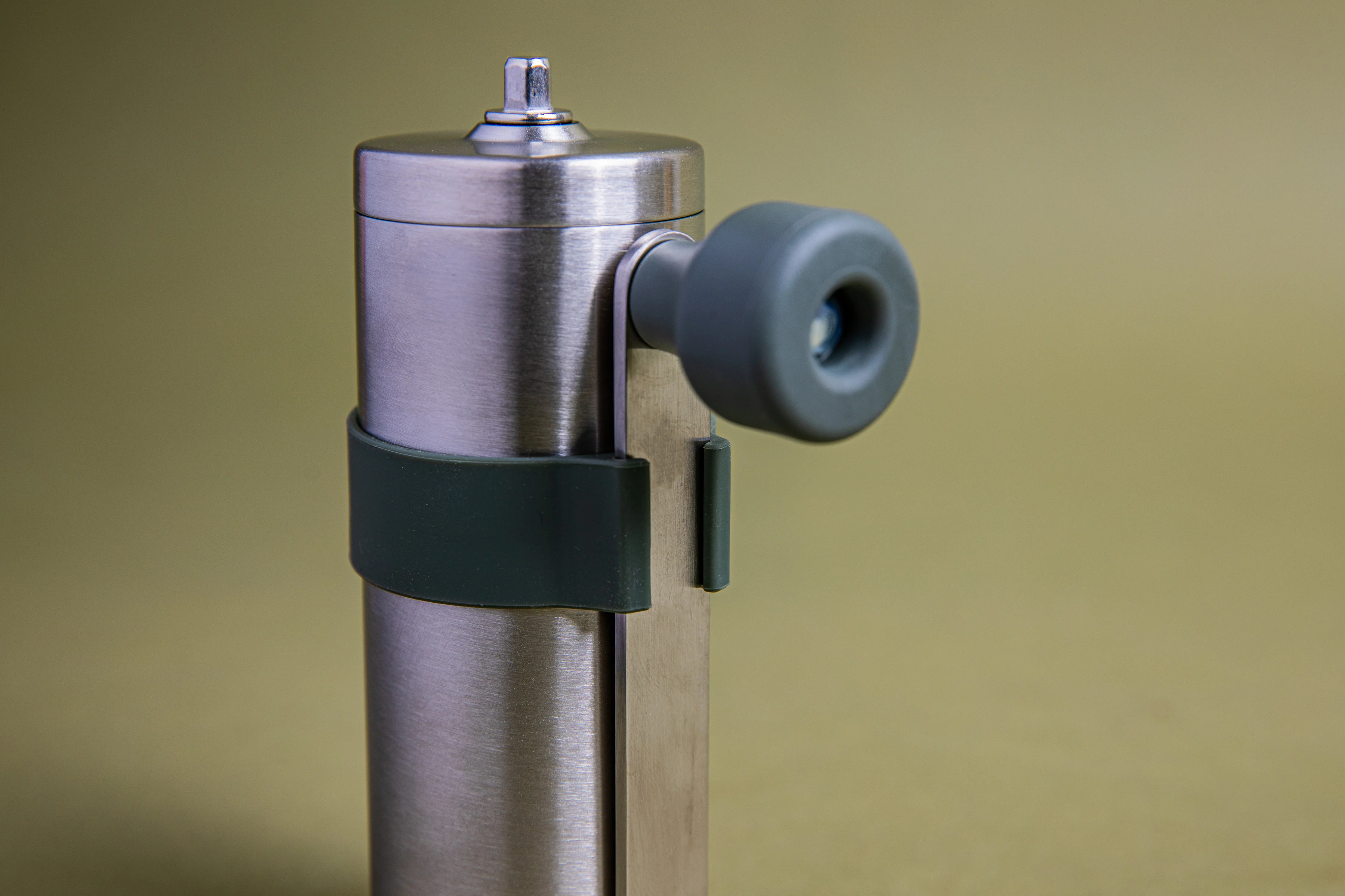 Outdoor V60 Metal Coffee Mill - Image 3